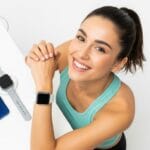 Descubra se posso carregar smartwatch com carregador de celular sem viciar a bateria. Guia técnico do especialista para Apple, Samsung e mais. Confira!