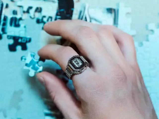 Casio-CRW-002